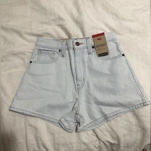 Levi High Waisted Mom Shorts Size 25 (NWT)